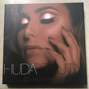 Huda Beauty Highlighter Palette